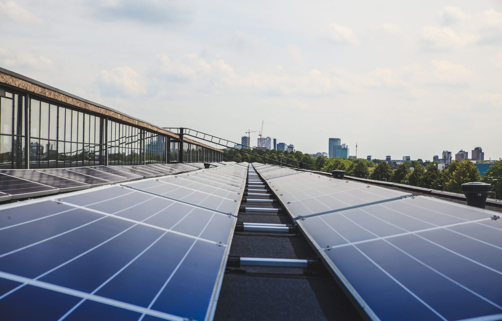 Zonnepanelen op bedrijfsdak - Zonnepanelen uitschakelen